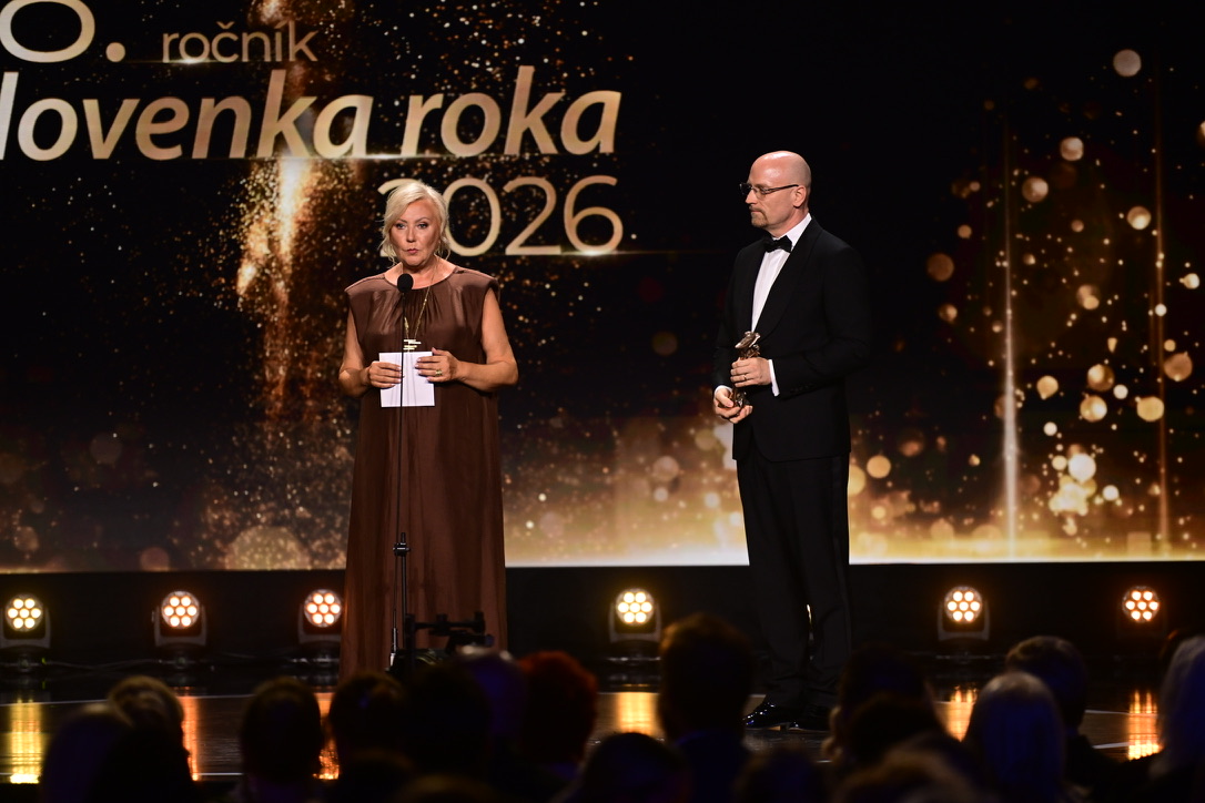 Mgr. Daniel Ornyi, MBA, LL.M. počas odovzdávania ceny na galavečere Slovenka roka 2026